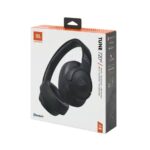 استمتع بصوت قوي ونقي مع سماعات **JBL Pure Bass Wireless**، المزودة بتقنية **JBL Pure Bass** التي تمنحك جهيرًا عميقًا وتجربة استماع ممتعة. تتميز باتصال لاسلكي ثابت عبر البلوتوث، وبطارية تدوم لساعات طويلة، بالإضافة إلى تصميم خفيف ومريح يناسب الاستخدام اليومي، سواء في العمل أو الدراسة أو أثناء التنقل.